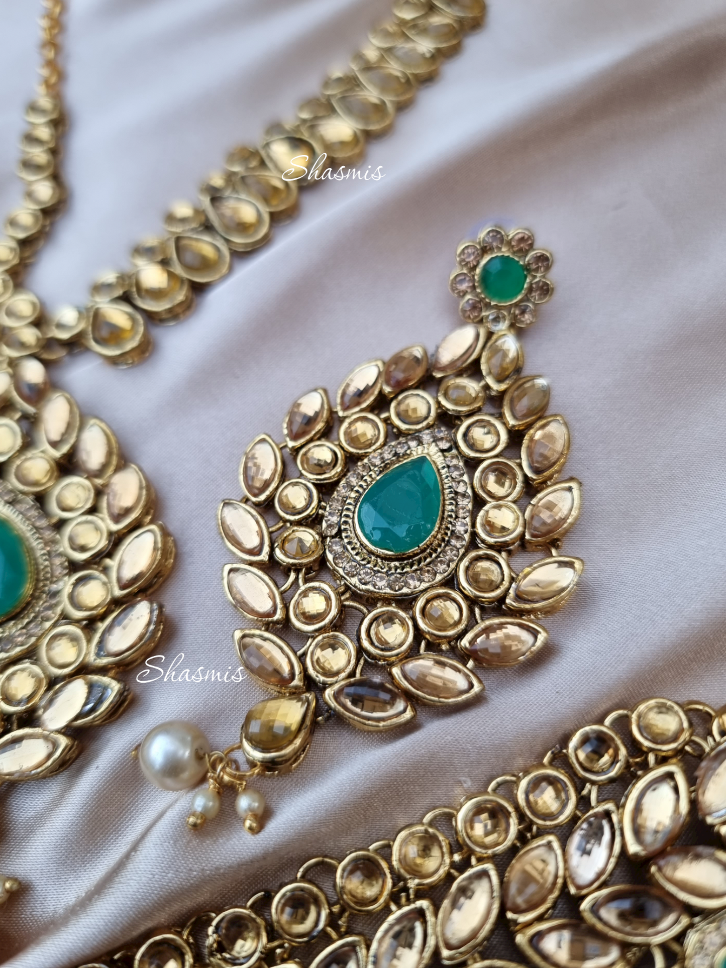 Green Color Amazing Heavy Bridal Necklace, Mathapatti and Earrings