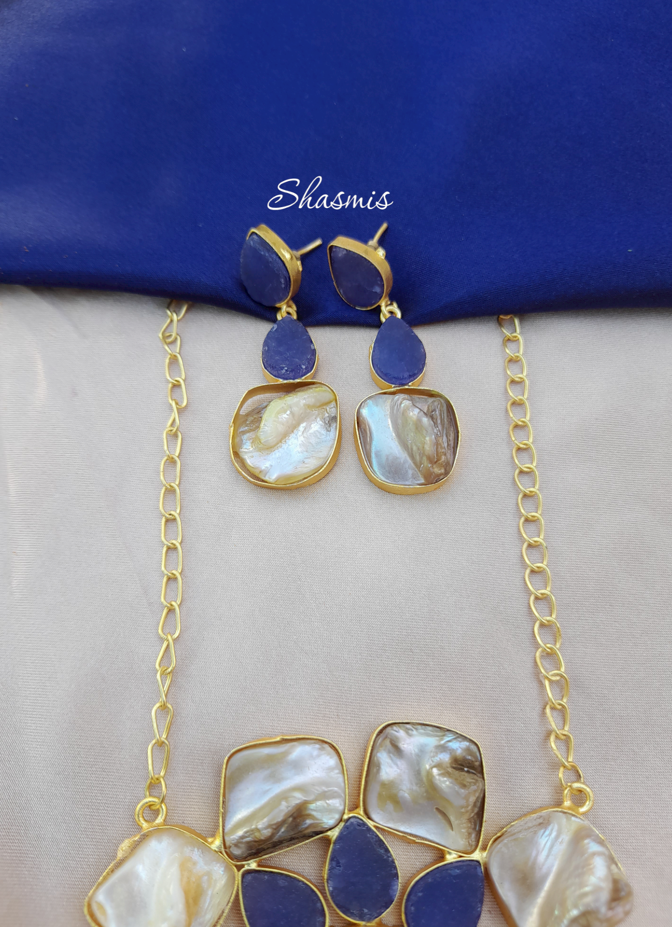 Big Blue Centre Stone, Natural Mother Of Pearl Beads Necklace With Earrings