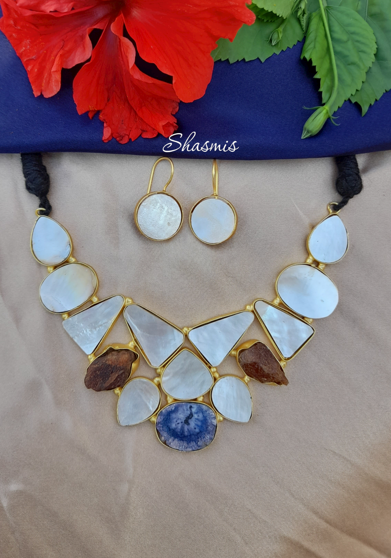 Mother Pearl Necklace With Druzy Stone