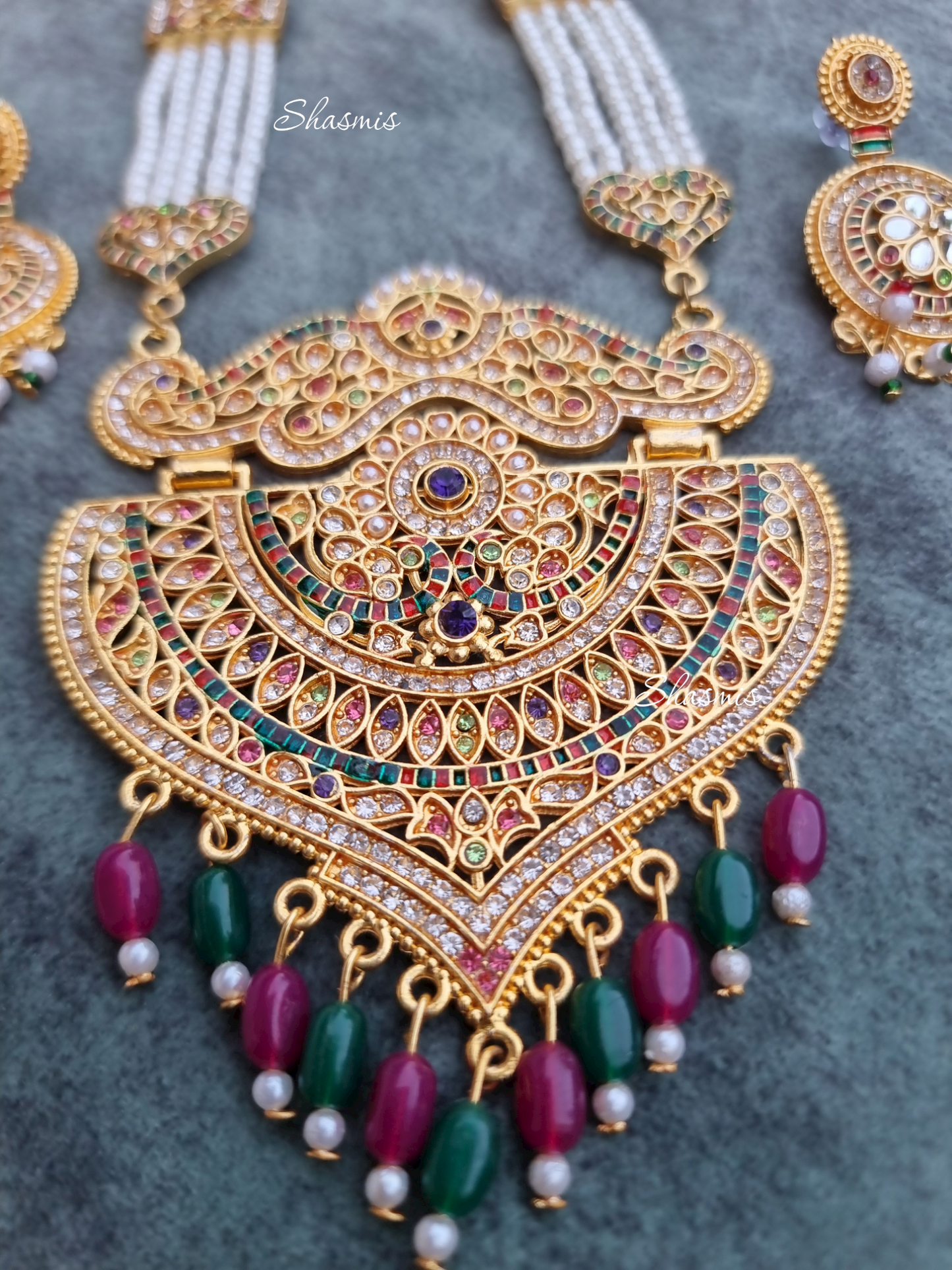 Beautiful White Raj wadi Necklace And Earrings With Kundan Beads On Drop