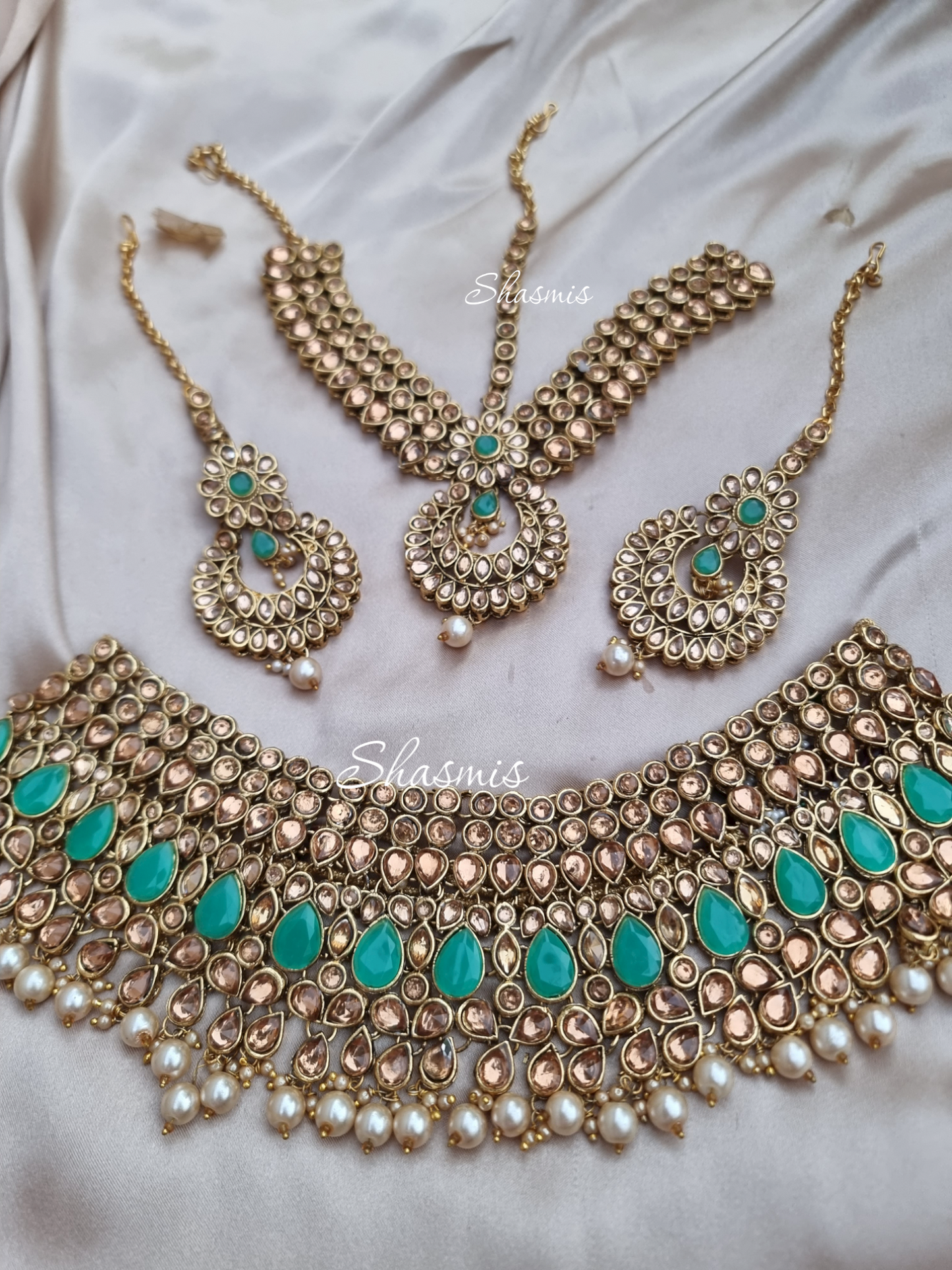 Green Color Heavy Bridal Necklace With Mathapatti and Chain Earrings