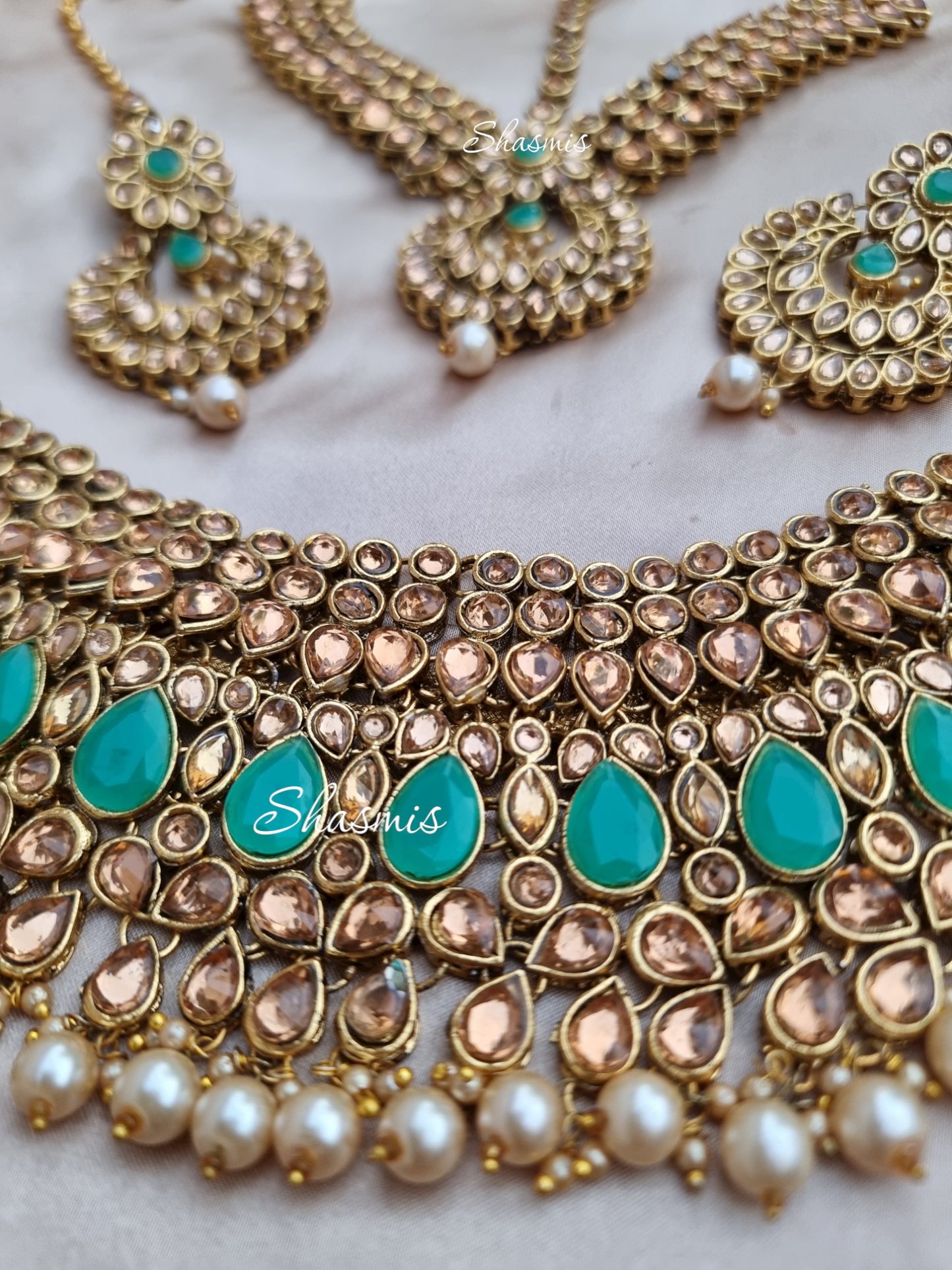 Green Color Heavy Bridal Necklace With Mathapatti and Chain Earrings