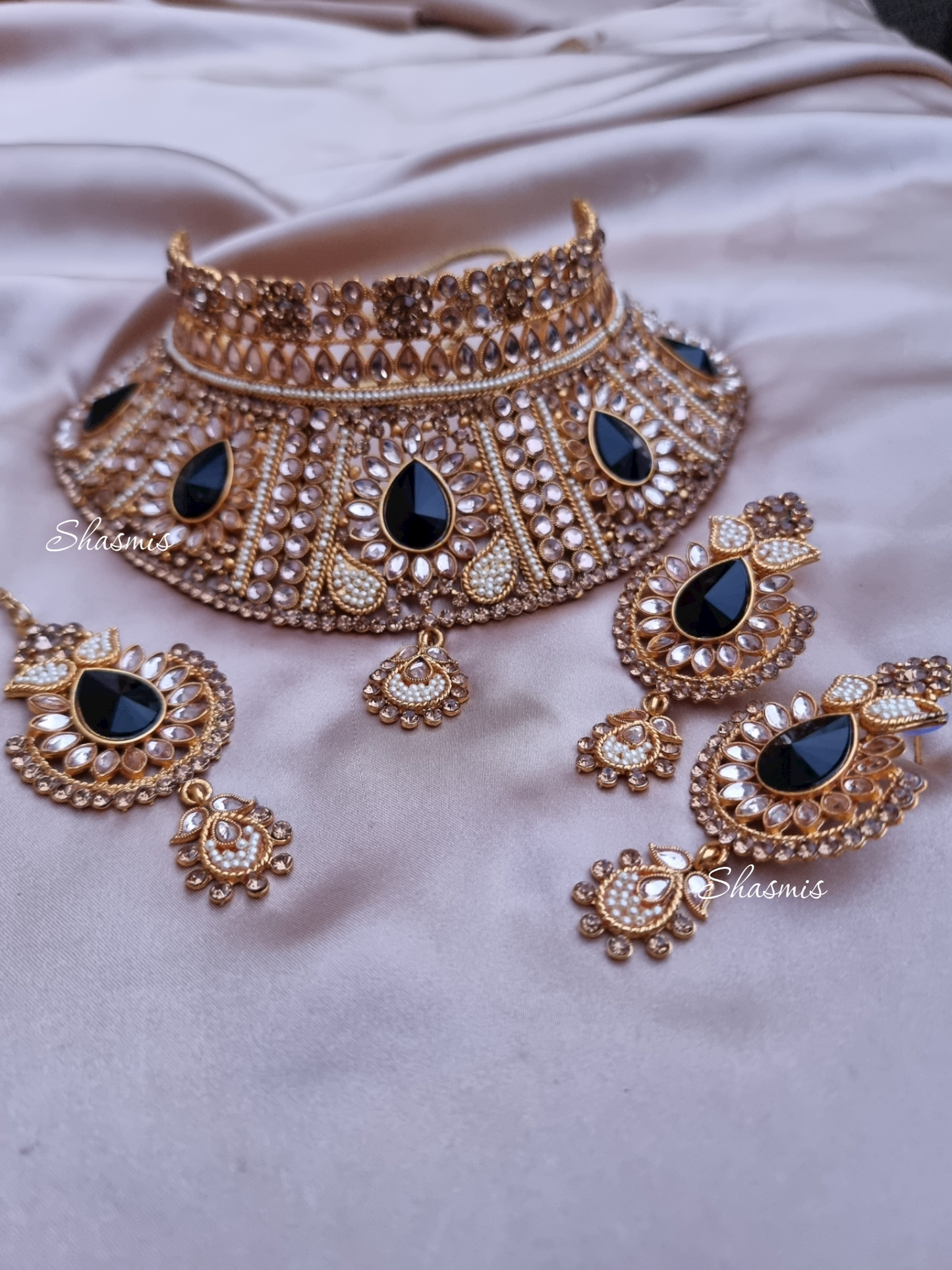 Black Stones Heavy Bridal Necklace With Mangtika and Earrings