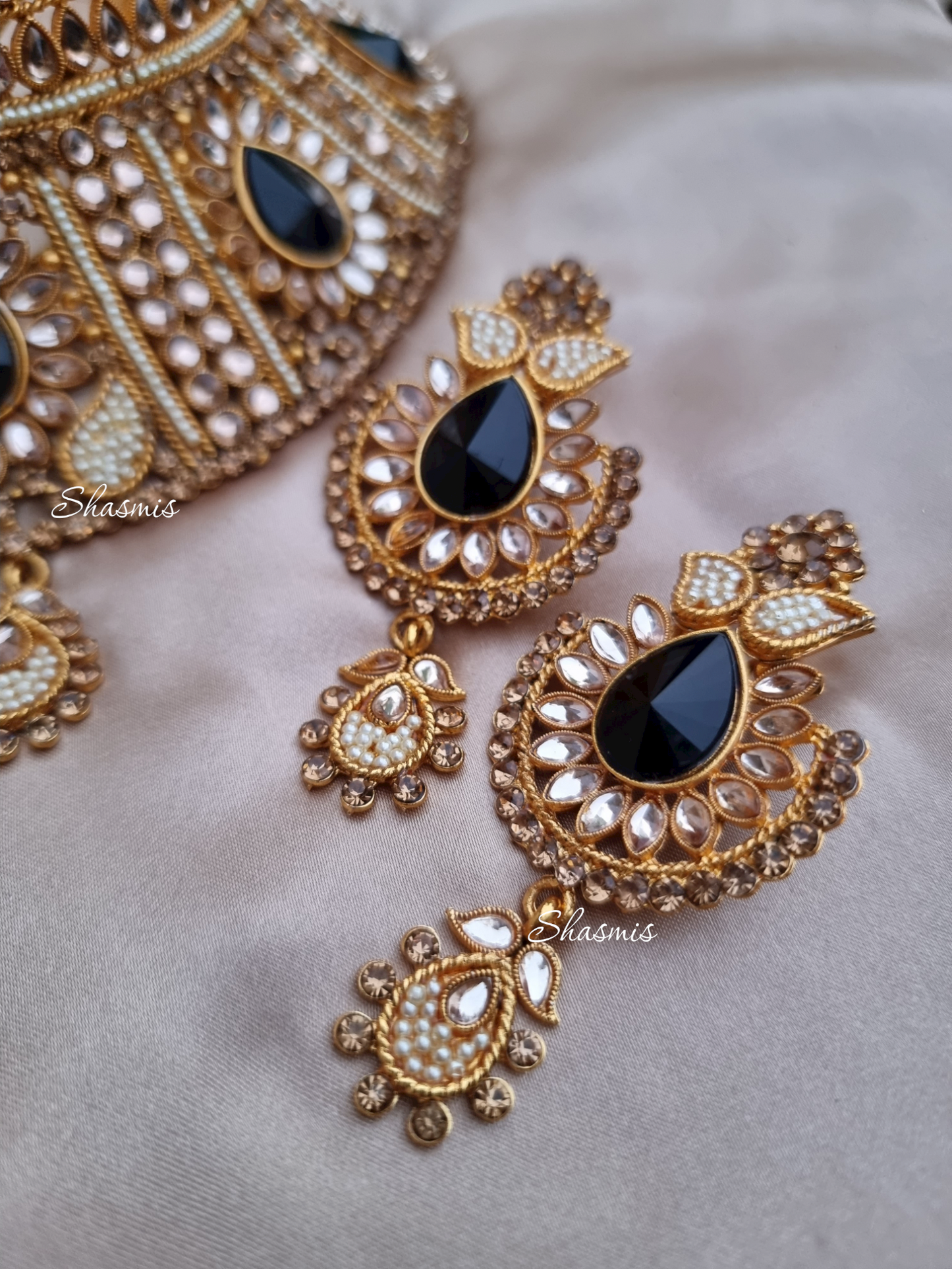 Black Stones Heavy Bridal Necklace With Mangtika and Earrings