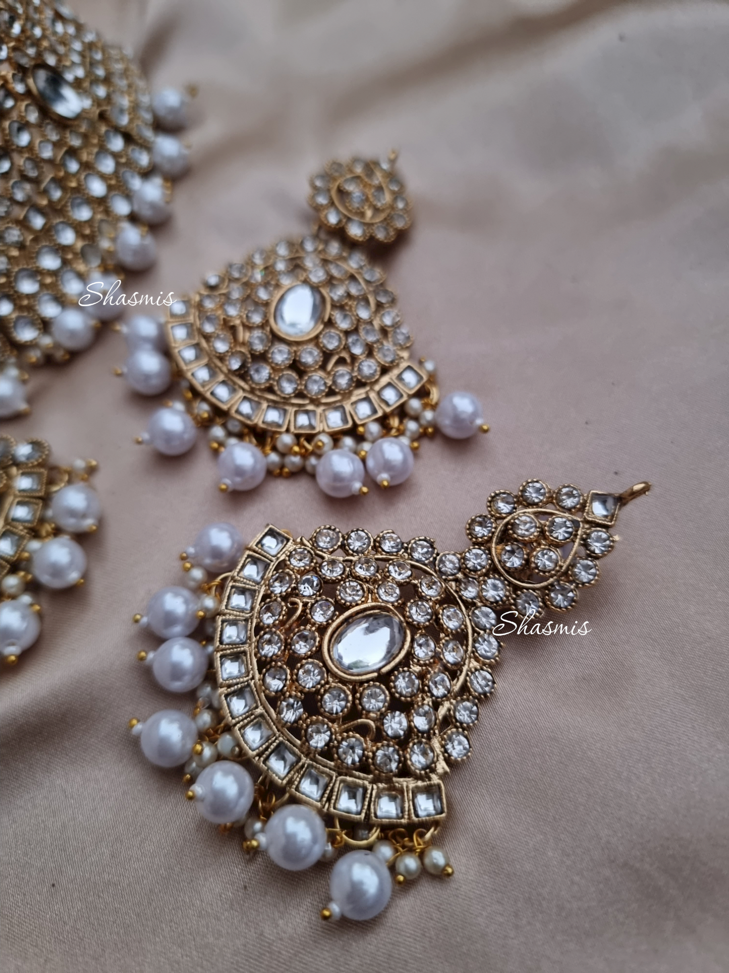 Heavy Kundan Bridal Necklace With Mangtika And Earring Set