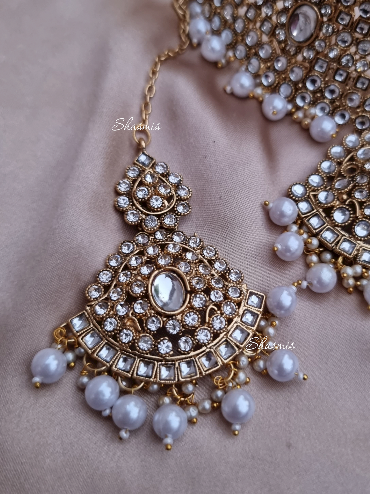 Heavy Kundan Bridal Necklace With Mangtika And Earring Set