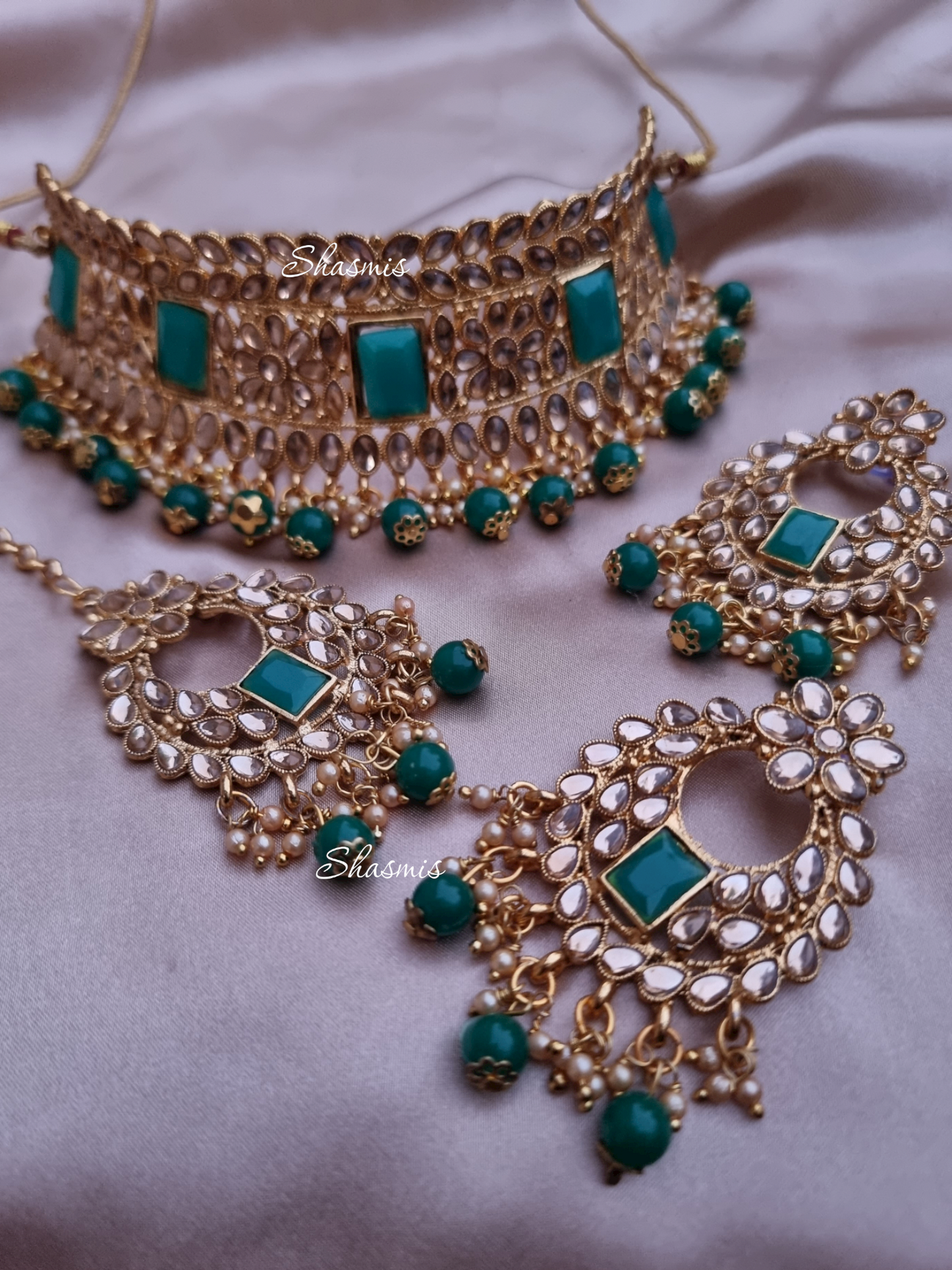Green Color Stone Bridal Necklace With Mangtika and Earrings