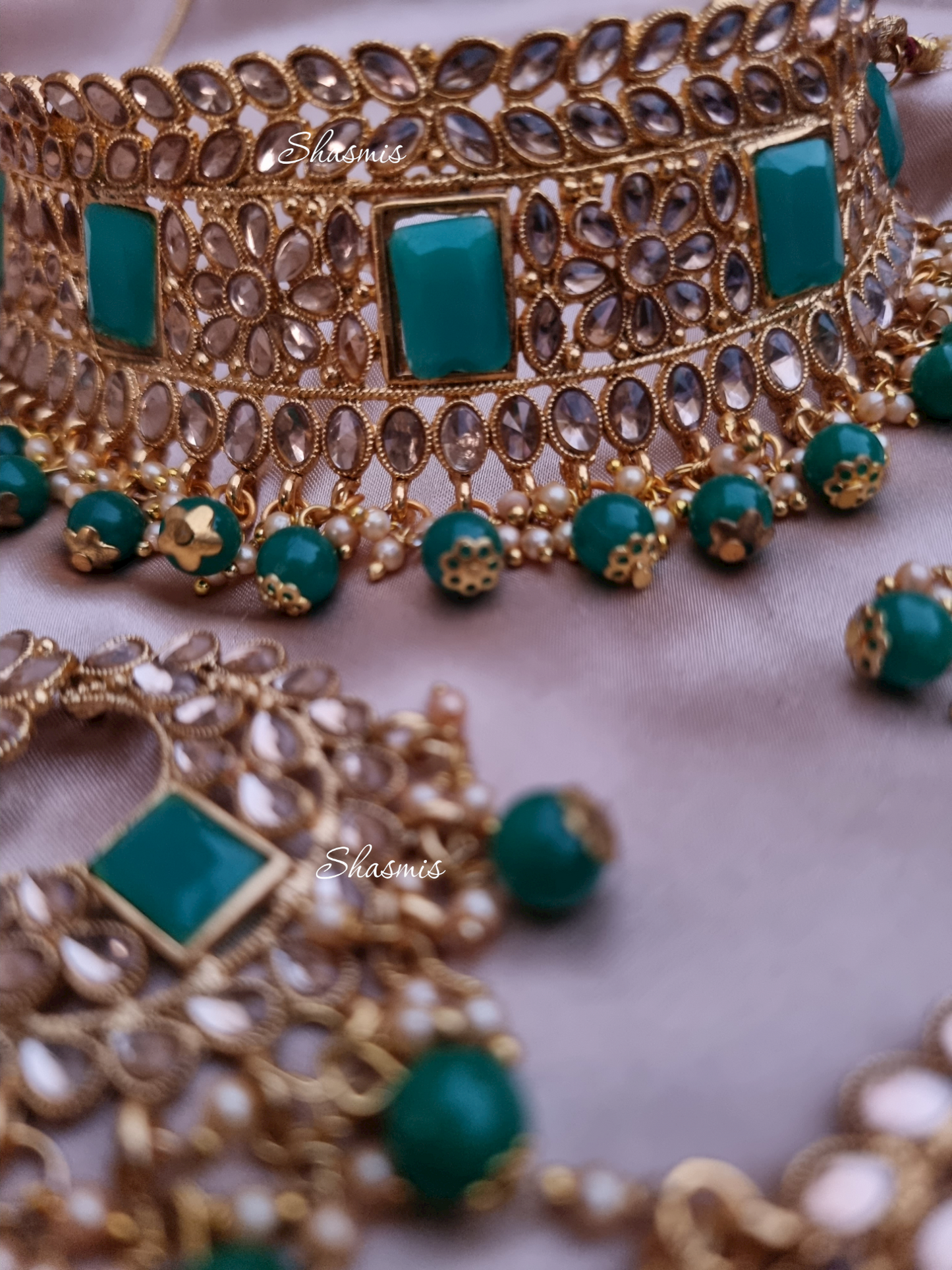 Green Color Stone Bridal Necklace With Mangtika and Earrings