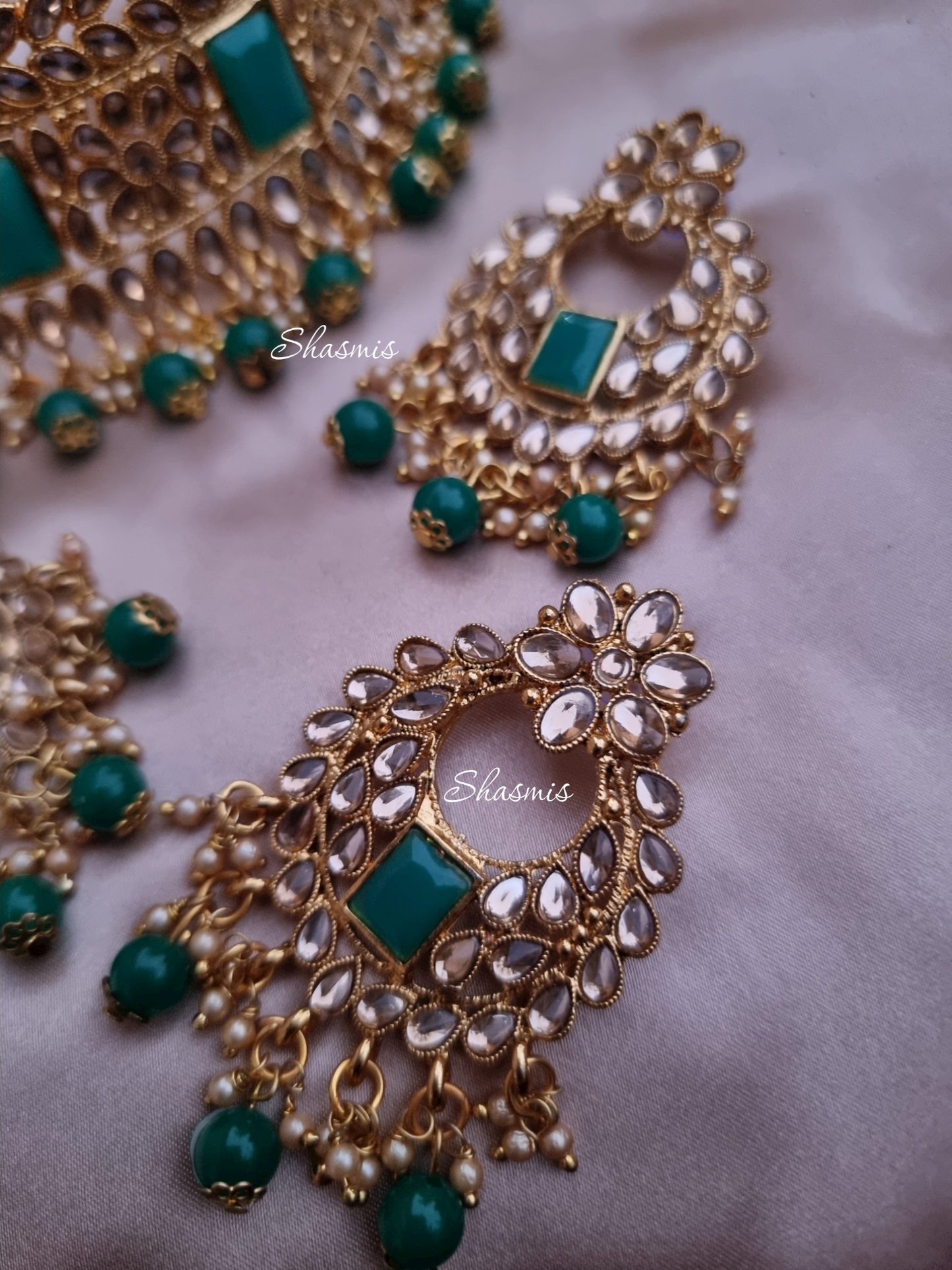 Green Color Stone Bridal Necklace With Mangtika and Earrings