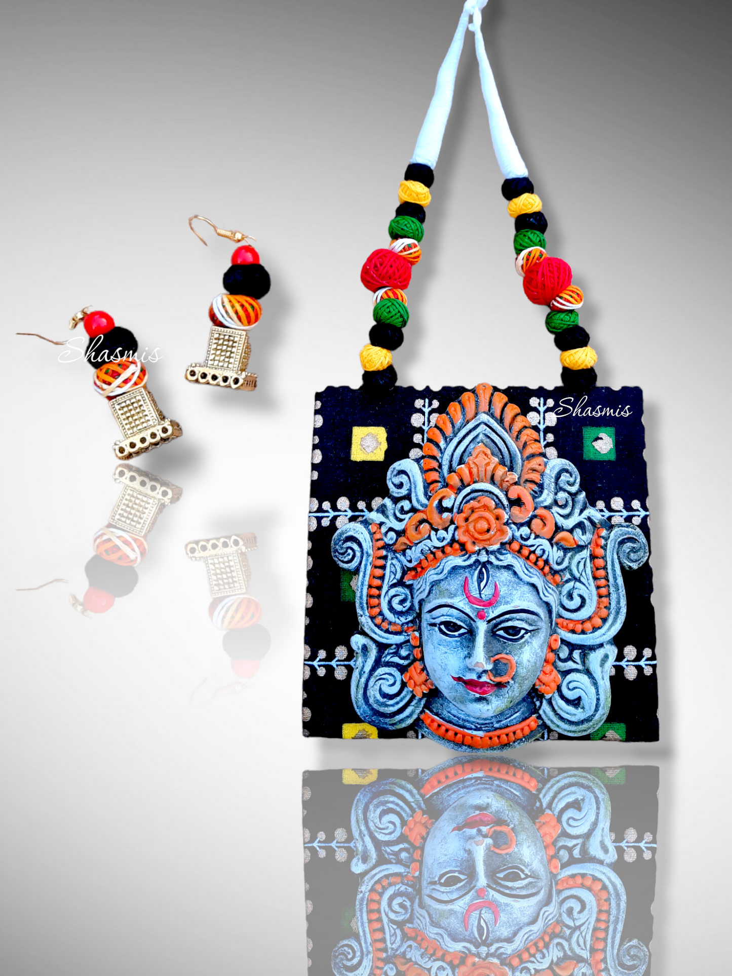 Art Jewellery With Fabric And Tread Work