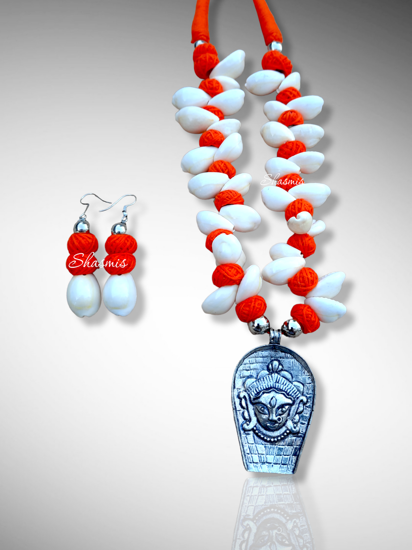 Kaudi Necklace With Silver Idiol Pendent
