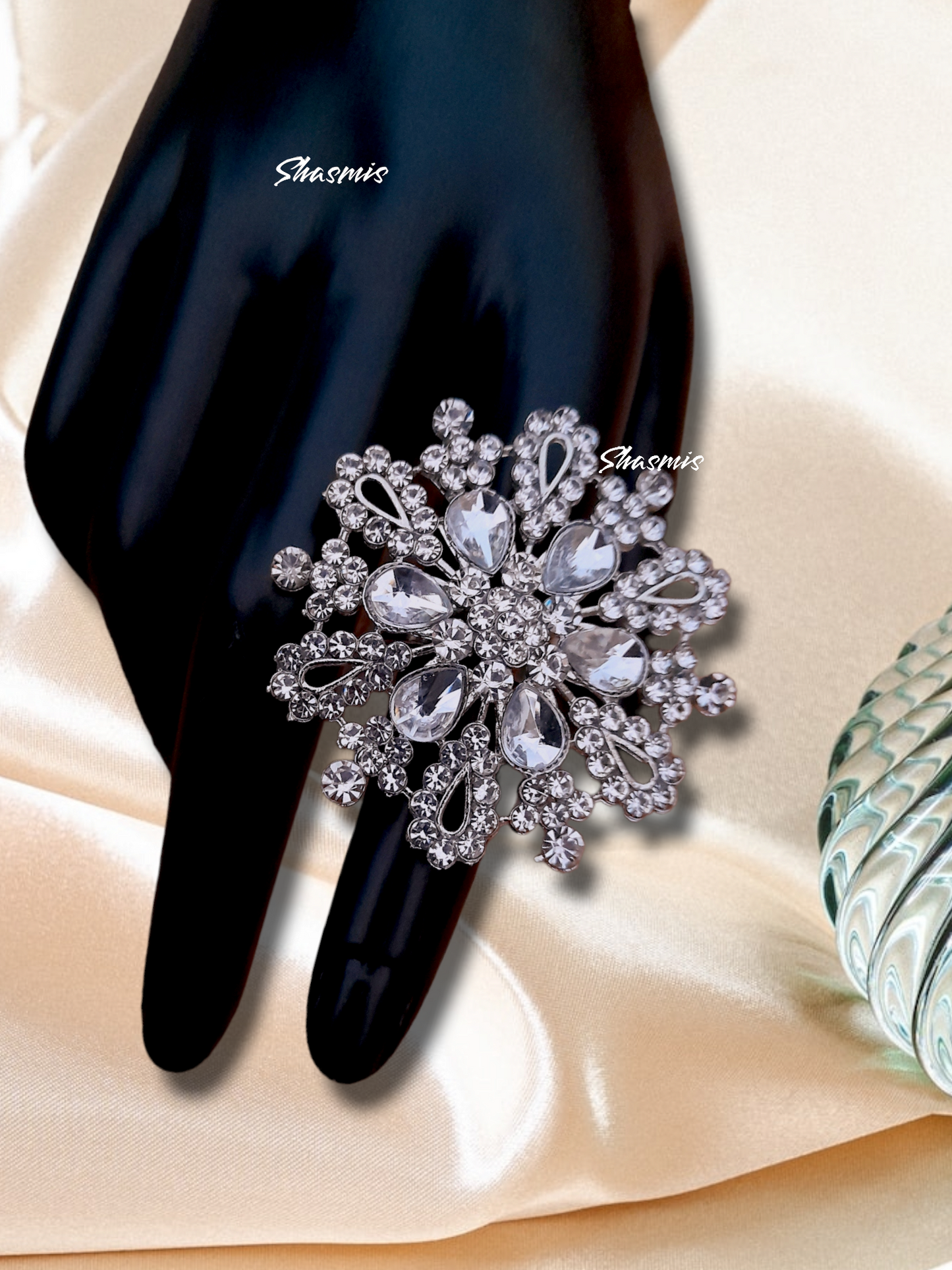 Silver Rheinstone Almond Design Ring