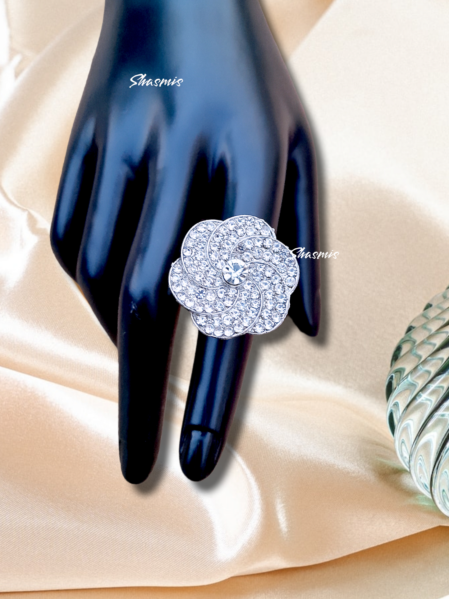 Rheinstone Design Ring