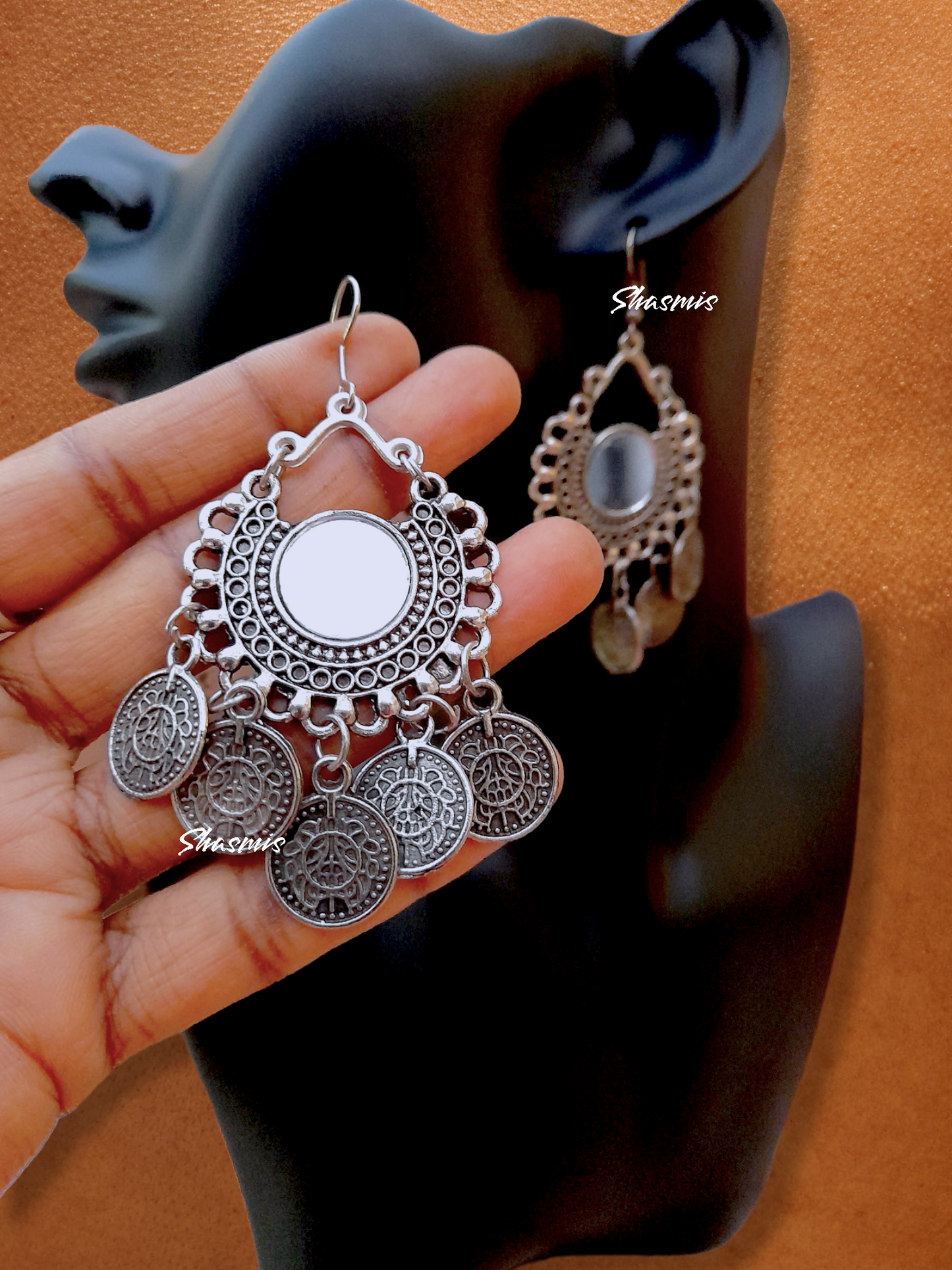 Rama Blue Stone With Golden Design Tear Drop Rings