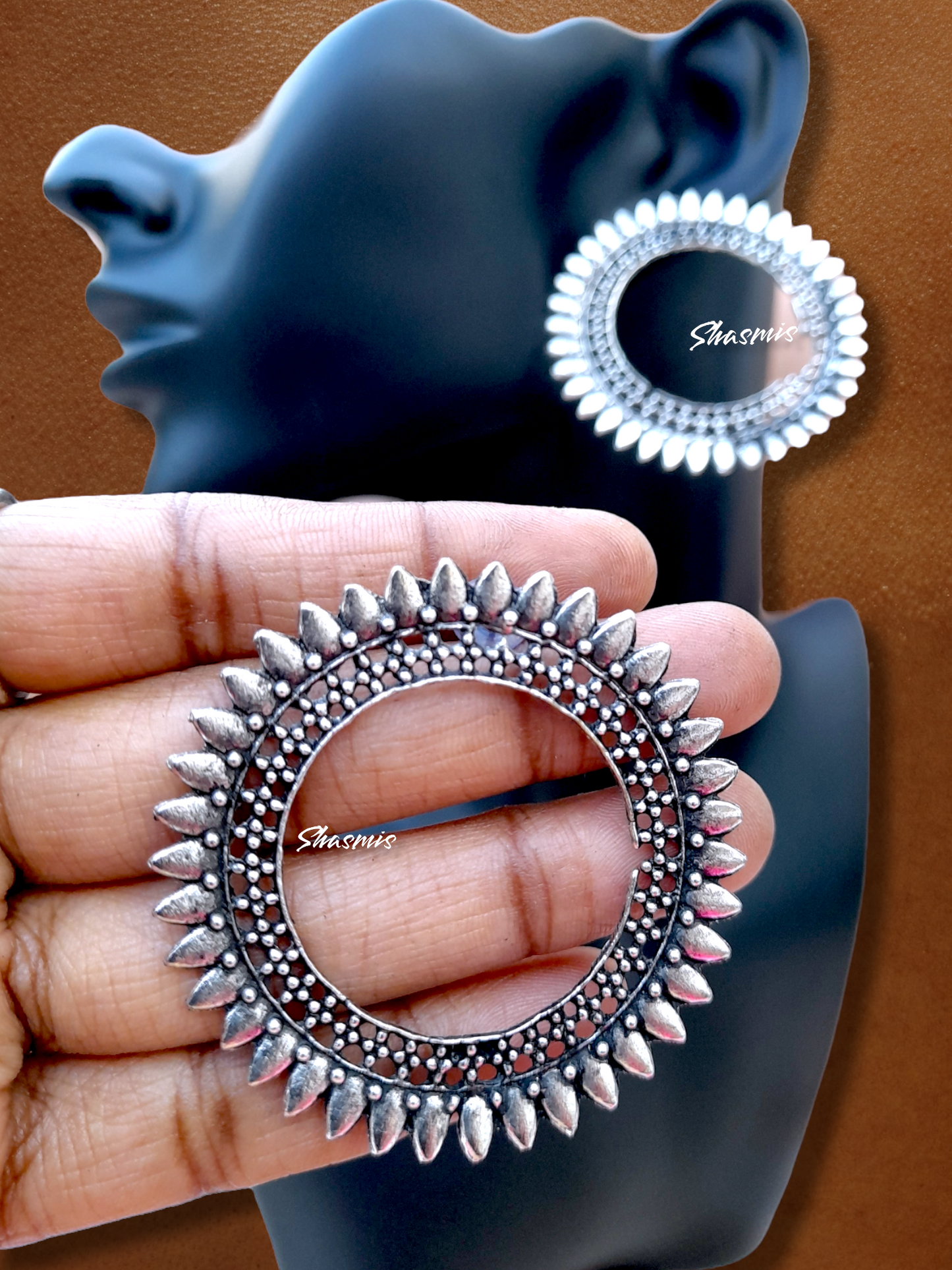 Rama Blue Stone With Golden Design Tear Drop Rings