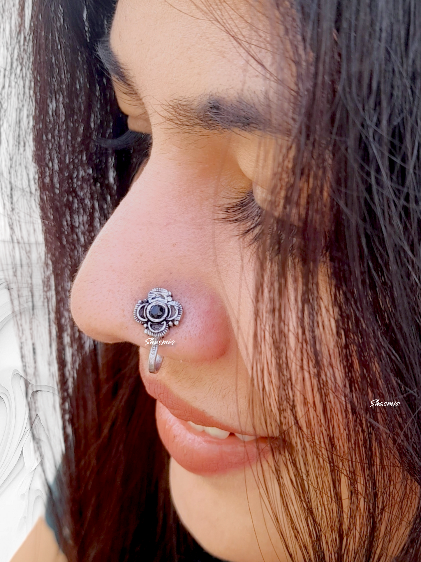 Black Centre Stone Flower Design Nosepin