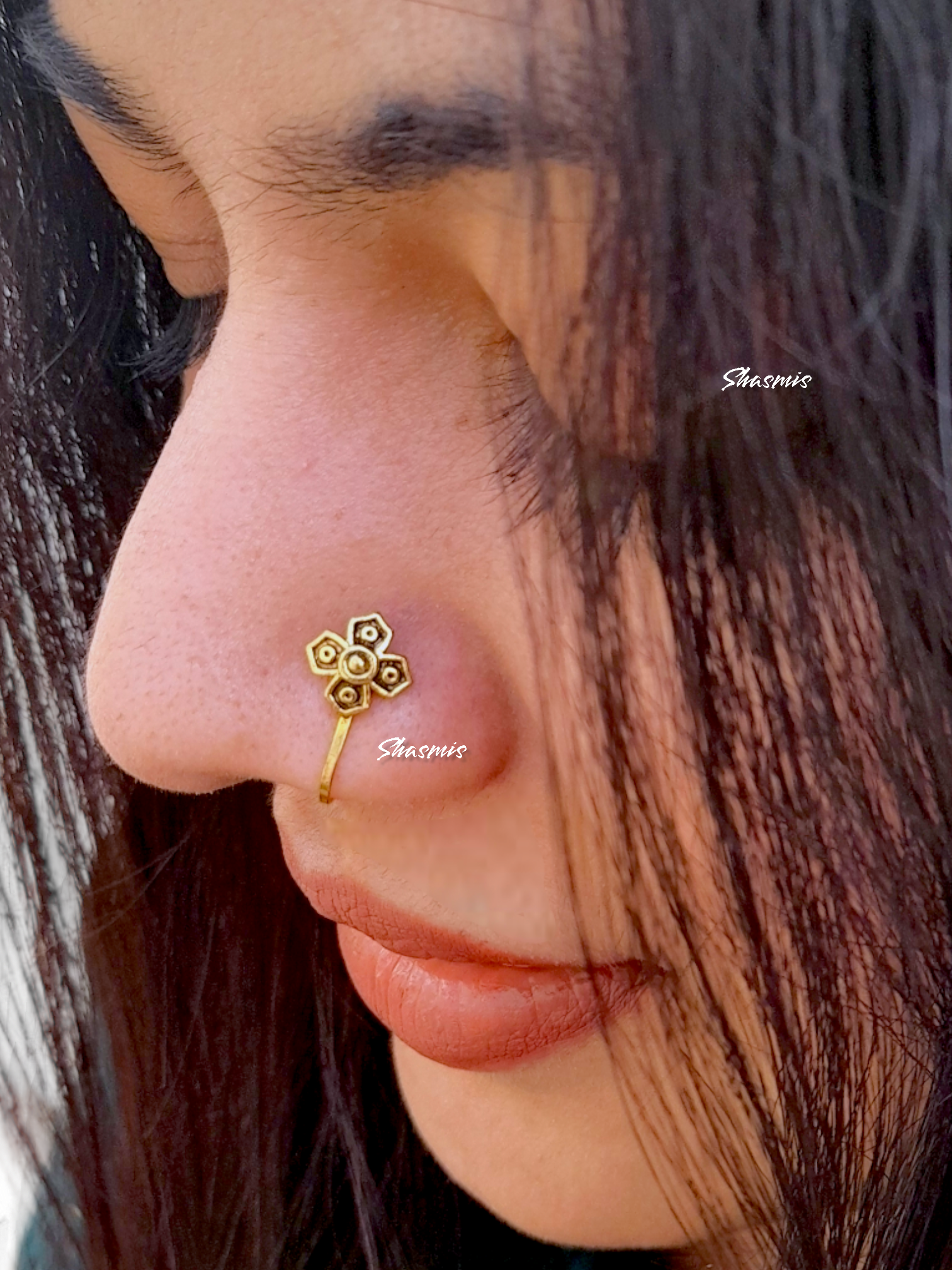 Plus Design Gold Non-Pierced Nose Pin