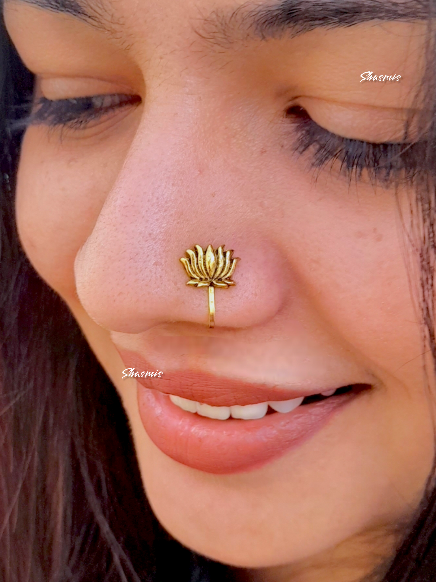 Lotus Design Golden Nosepin