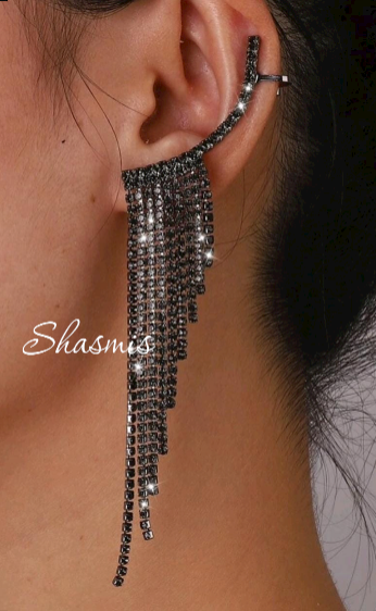 Black Colour Diamond Earcuff With Earrings