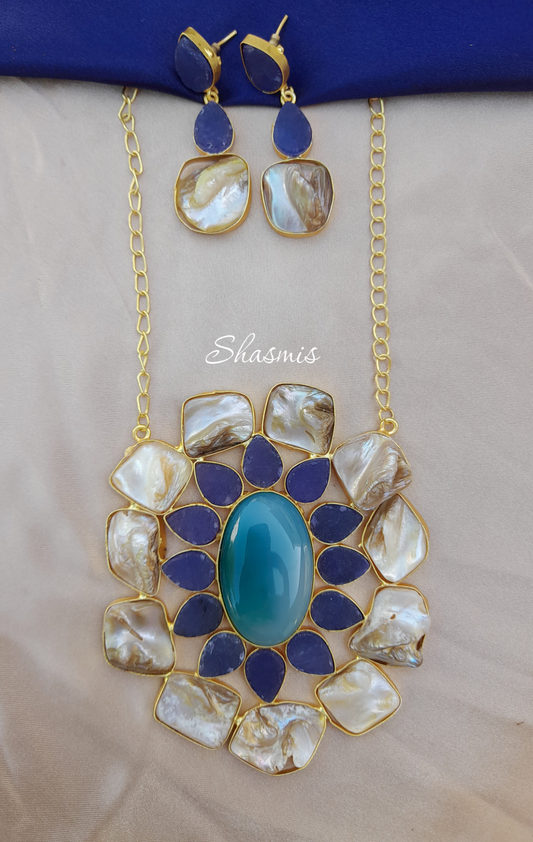 Big Blue Centre Stone With Pearl Stone Necklace 