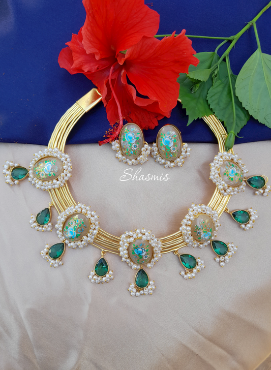 Amazing Neck Choker With Pearls And Stone With Craved Design