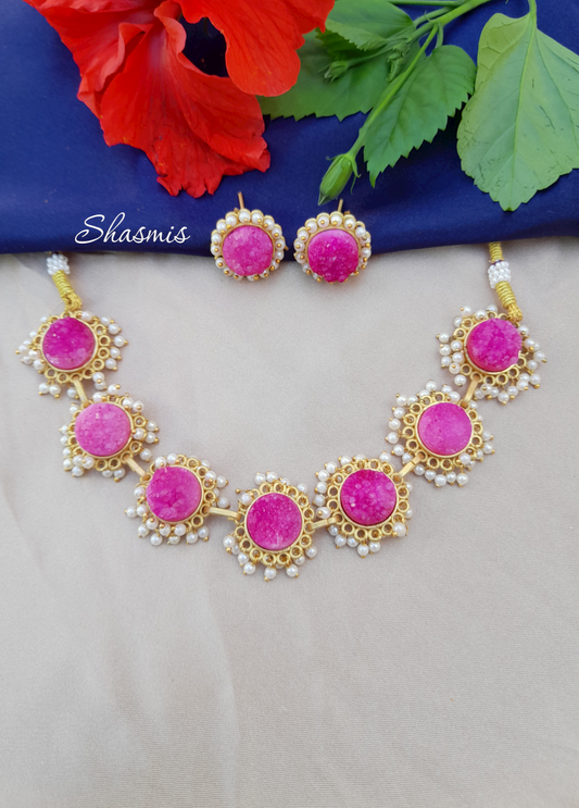 Pink Color Druzy Stone Necklace With Pearls Design 