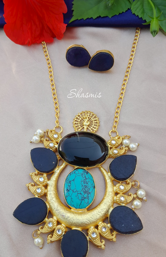 Turquoise Druzy Centre Stone and Blue Stone Necklace With Earrings 