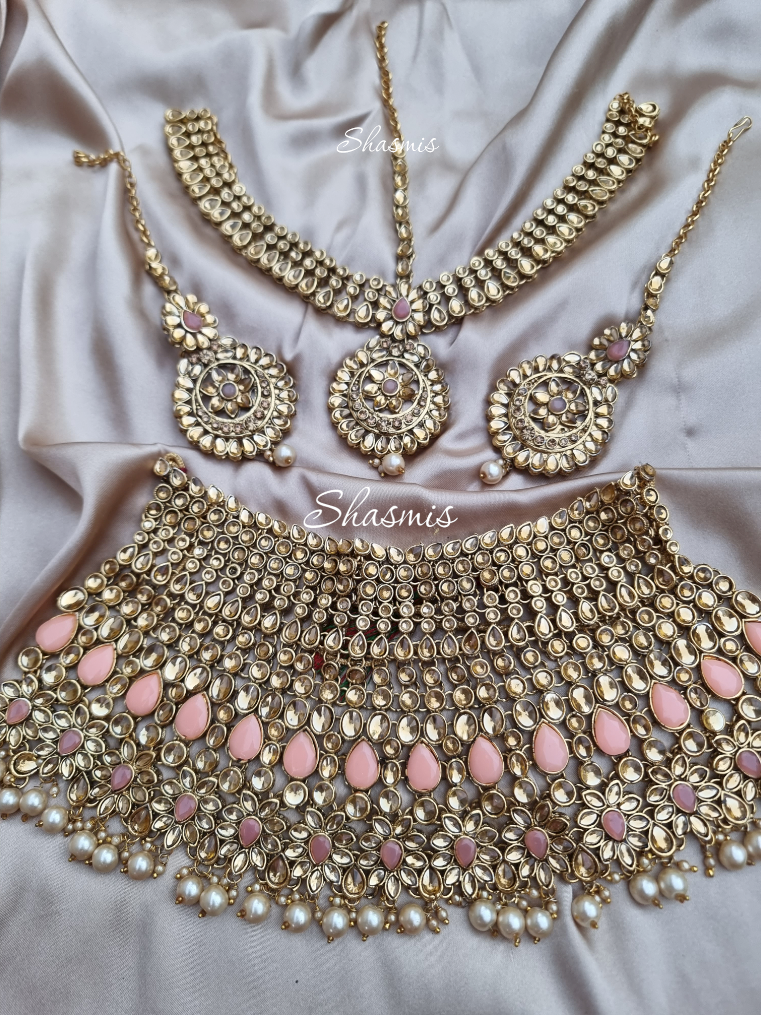 Heavy Bridal Set With Mathapatti and Chain Earrings Shasmis