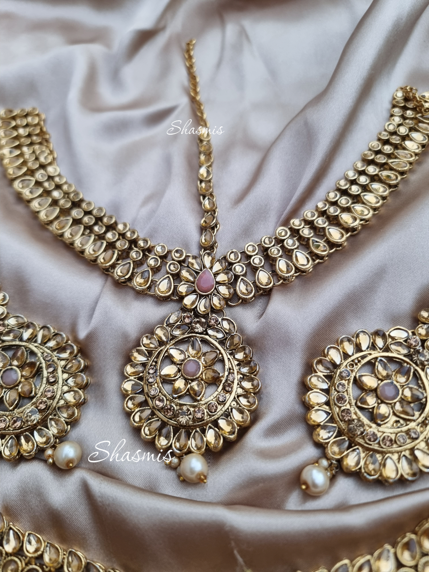 Heavy Bridal Set With Mathapatti and Chain Earrings