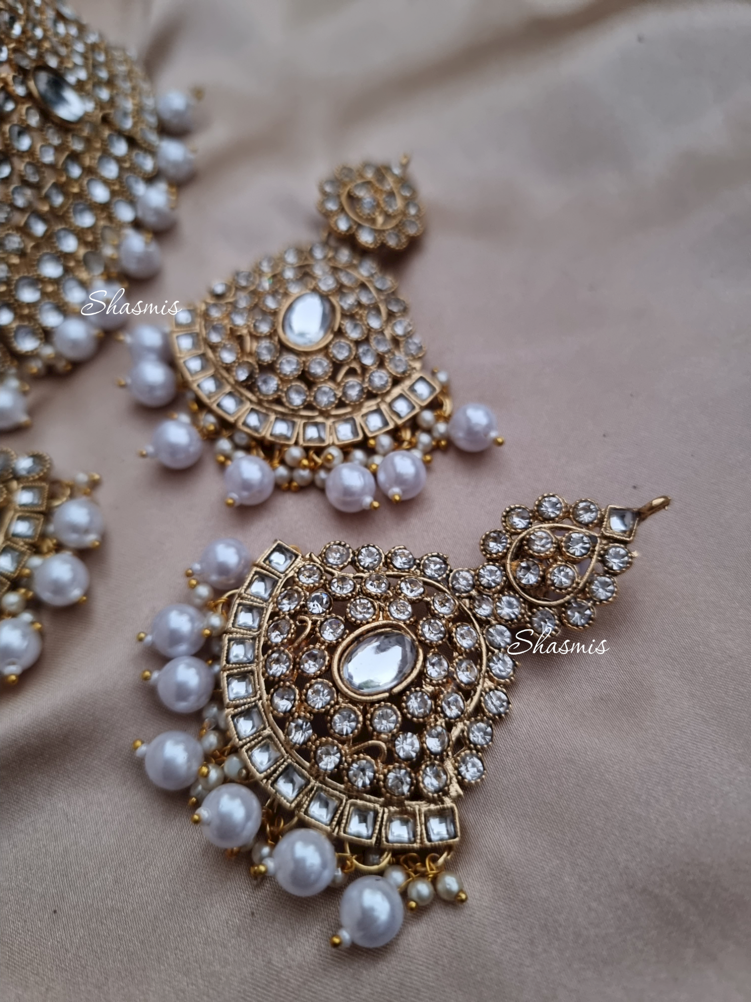 Dangler Beautiful Golden Designer Mangtika With Earrings For Women And  Girls, Size: Free Size at Rs 375/pair in Mumbai