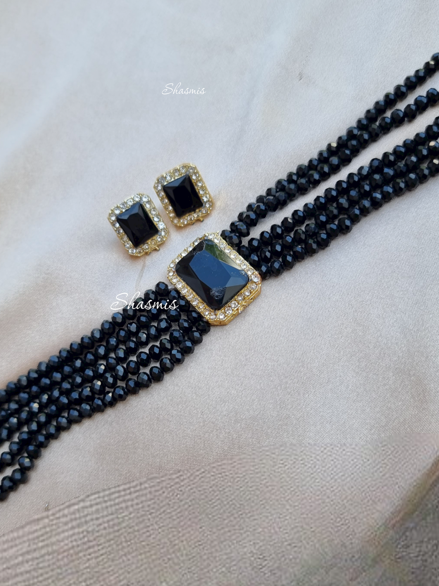 Black Centre Stone Necklace 