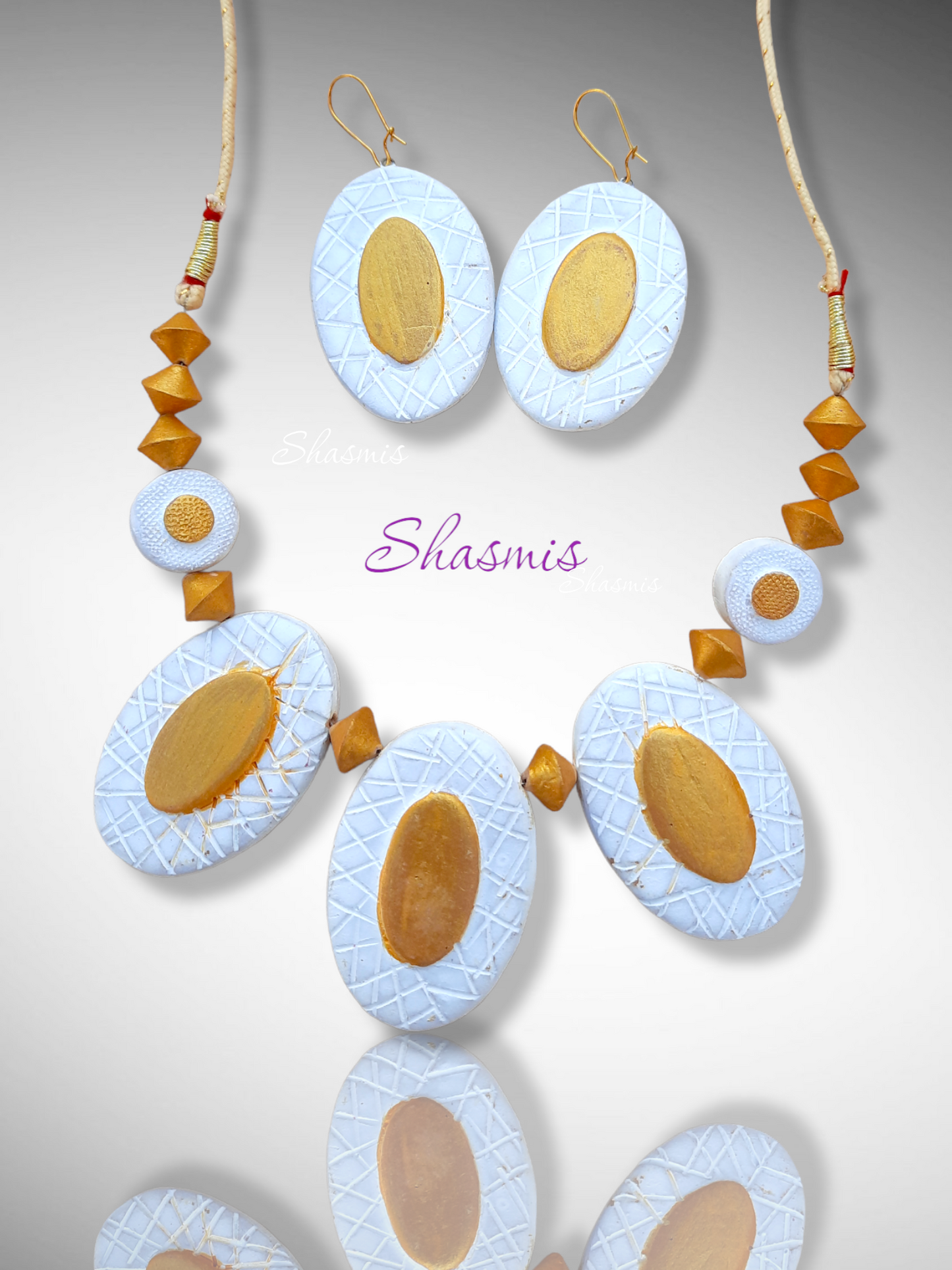 White and Gold Combination Terrecotta Necklace With Earrings