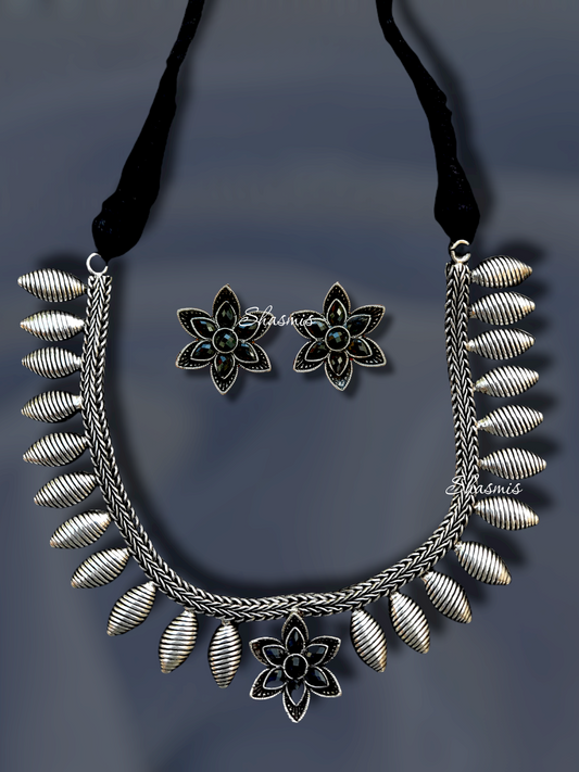 Black Color Stone Statement Choker With Earrings