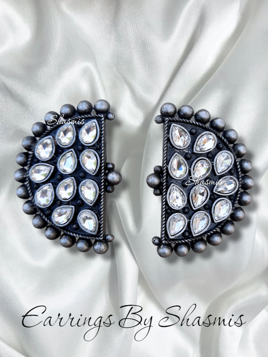 White Stone D Shape Design Earrings