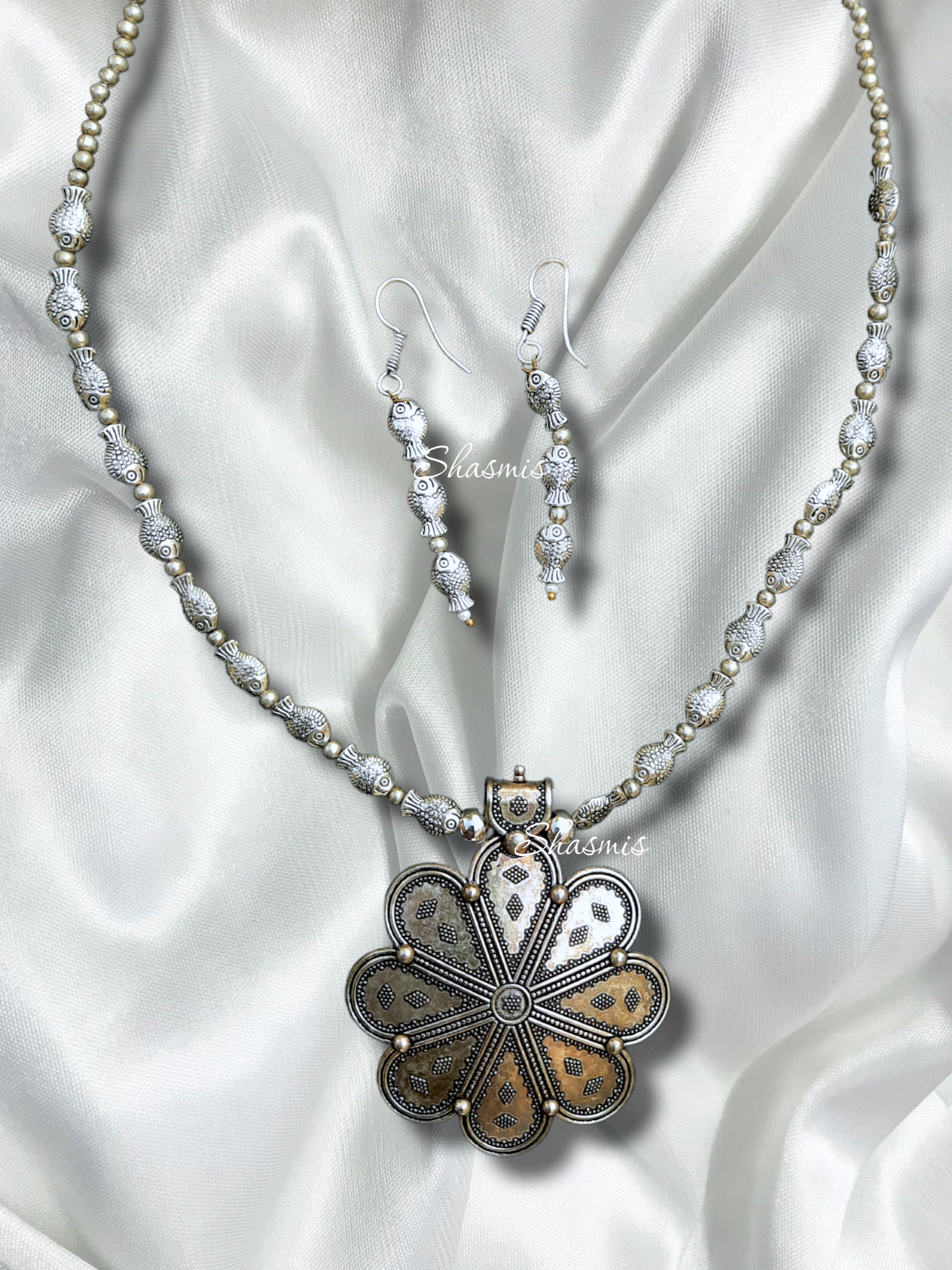 Flower Design Silver Neck Choker
