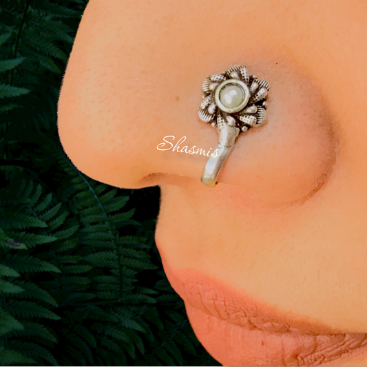 Centre Pearl Non-Pierced Nose Pin
