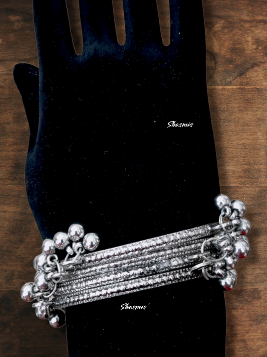 Piar Of 4, Silver Ooxidised GhungrooBangles