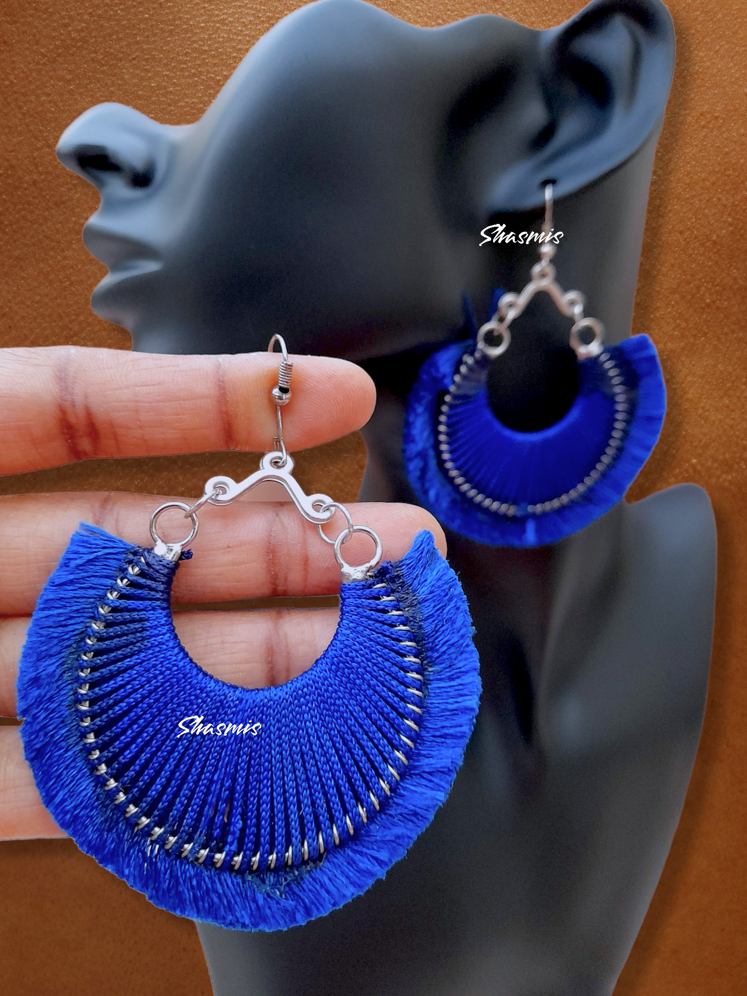 Rama Blue Stone With Golden Design Tear Drop Rings