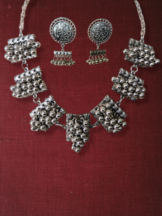Rama Blue Stone With Golden Design Tear Drop Rings