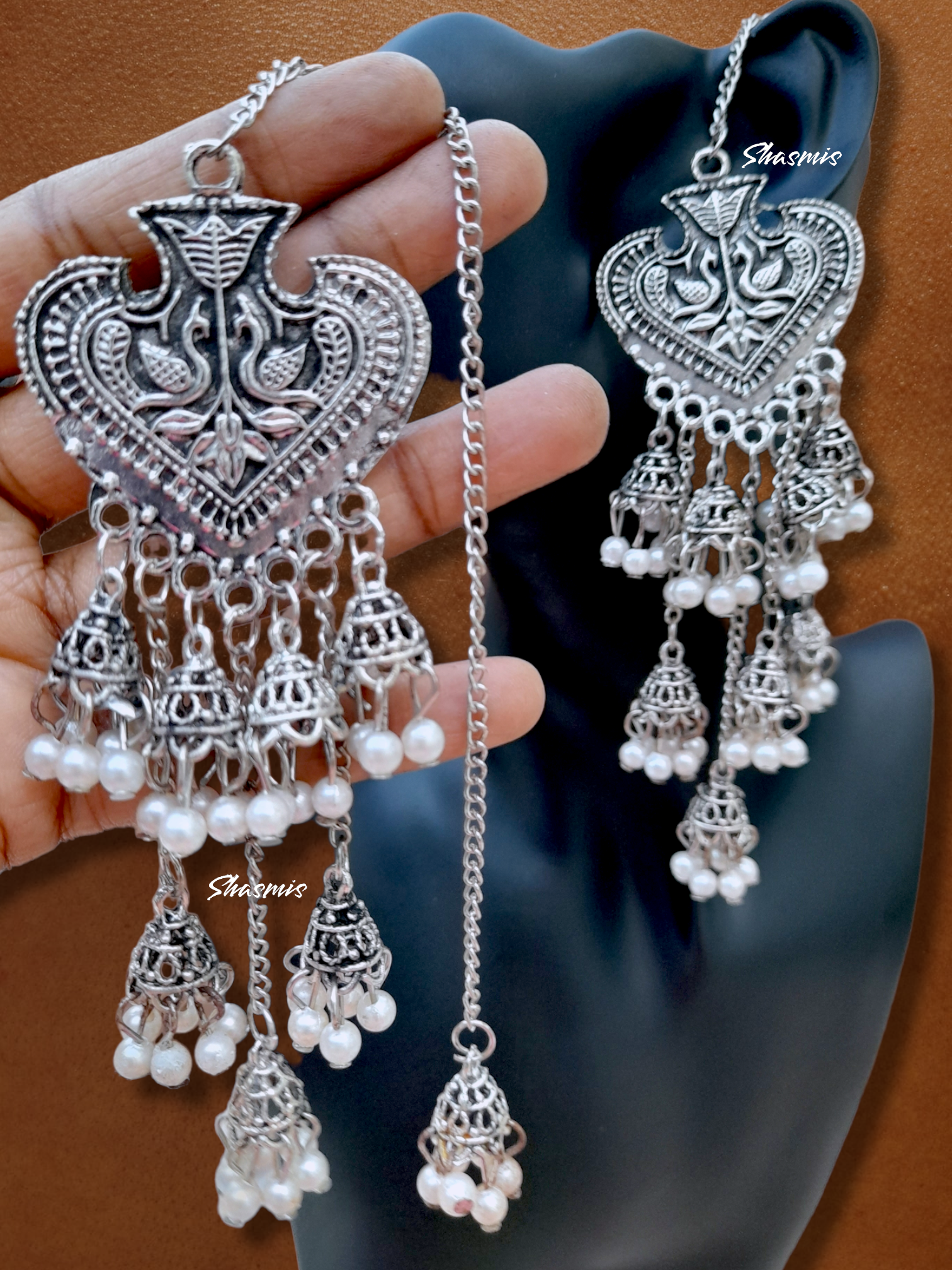 Rama Blue Stone With Golden Design Tear Drop Rings