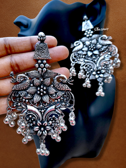 Rama Blue Stone With Golden Design Tear Drop Rings