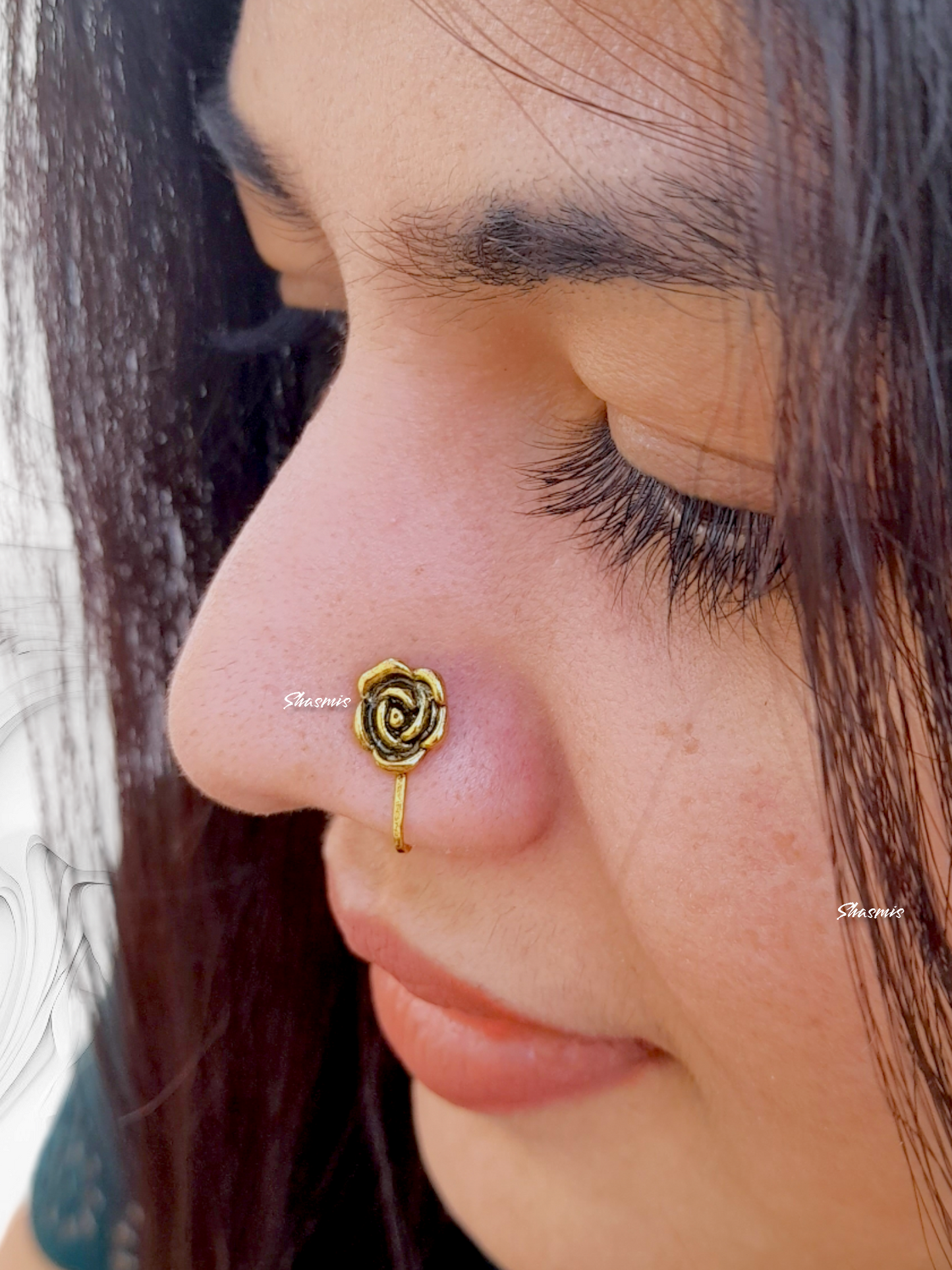 Gold flower best sale nose pin
