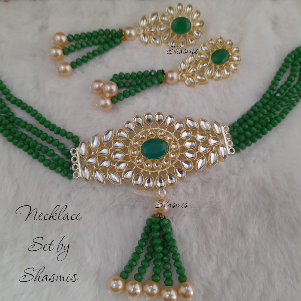 Green Color Necklace With Pearl On Drop