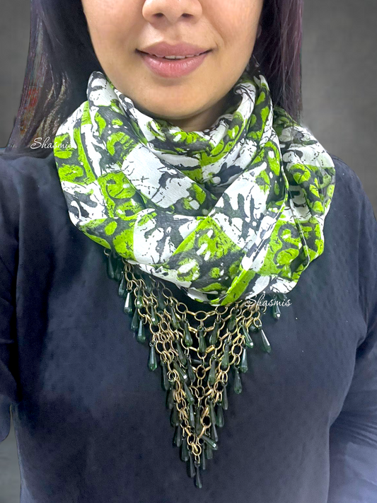 Stylish Printed Scarf With Necklace