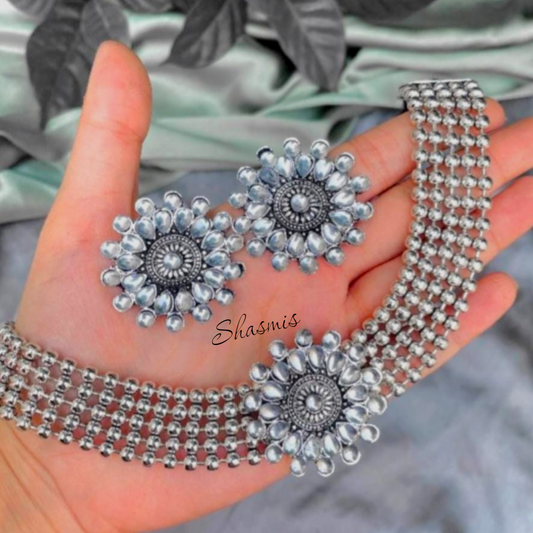 Shimmering Oxidised Siver Necklace 