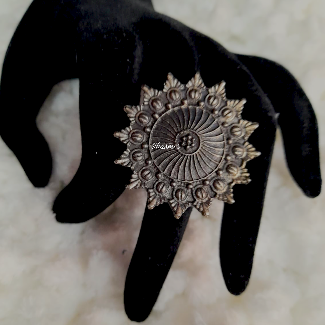  Silver Look alike Oxidised Ring