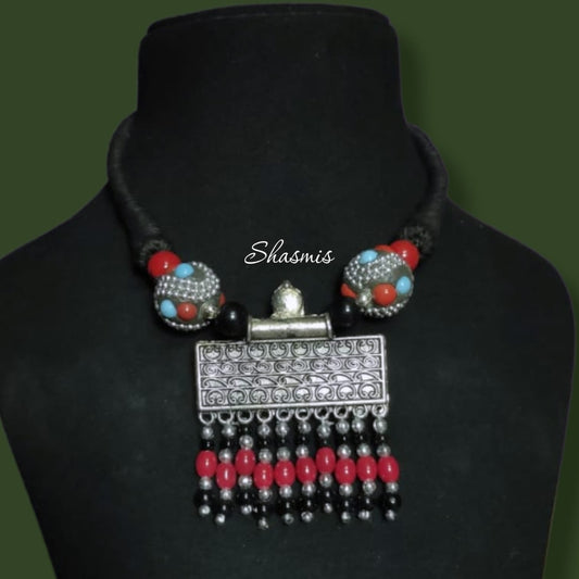 Black Taseel Embeaded Pearl Silver Necklace 