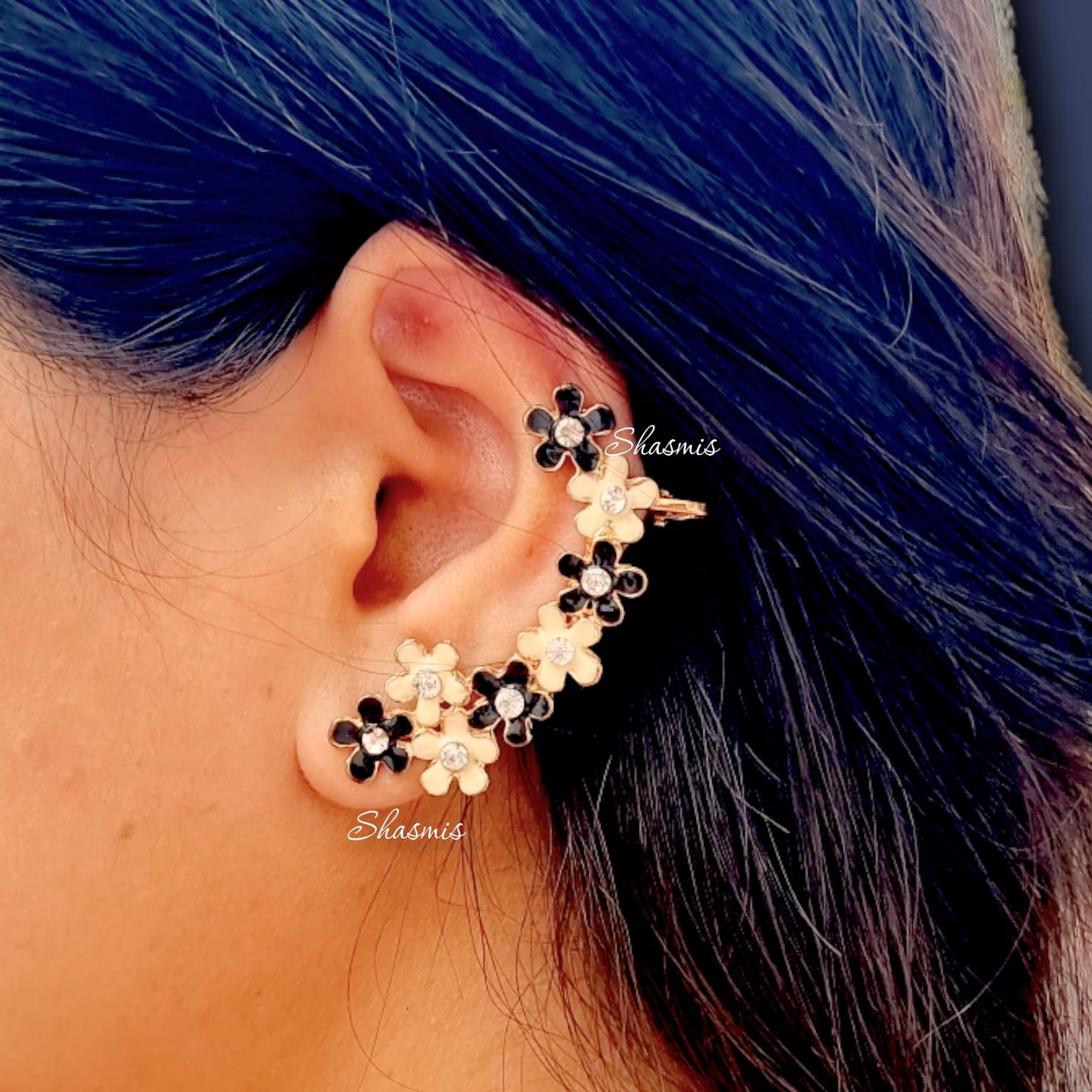 Black and White Flower Earcuff