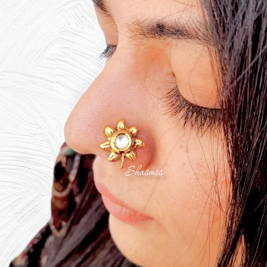 Flower White Centre Stone Press/Non-Pierce Nose Pin