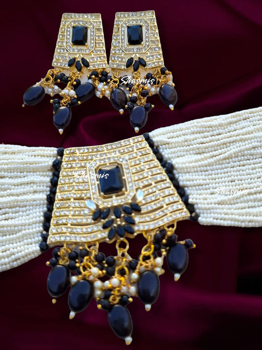 Black Color Victoria Necklace